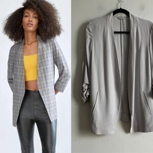 Aritzia Babaton Sz 8 Power Hip Light Grey Open Front Blazer
